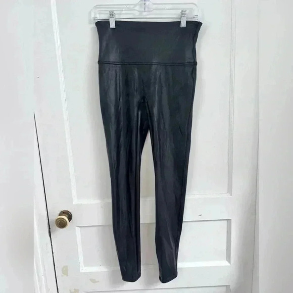 Spanx Faux Leather Leggings Black Compression Flattering Size L - Picture 1 of 3